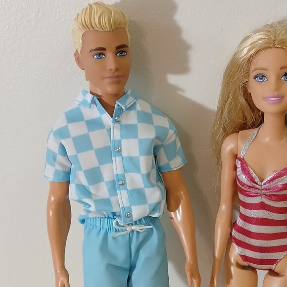 Set of 3 Barbies with pool/hot tub and extra swim trunks - Picture 8 of 8